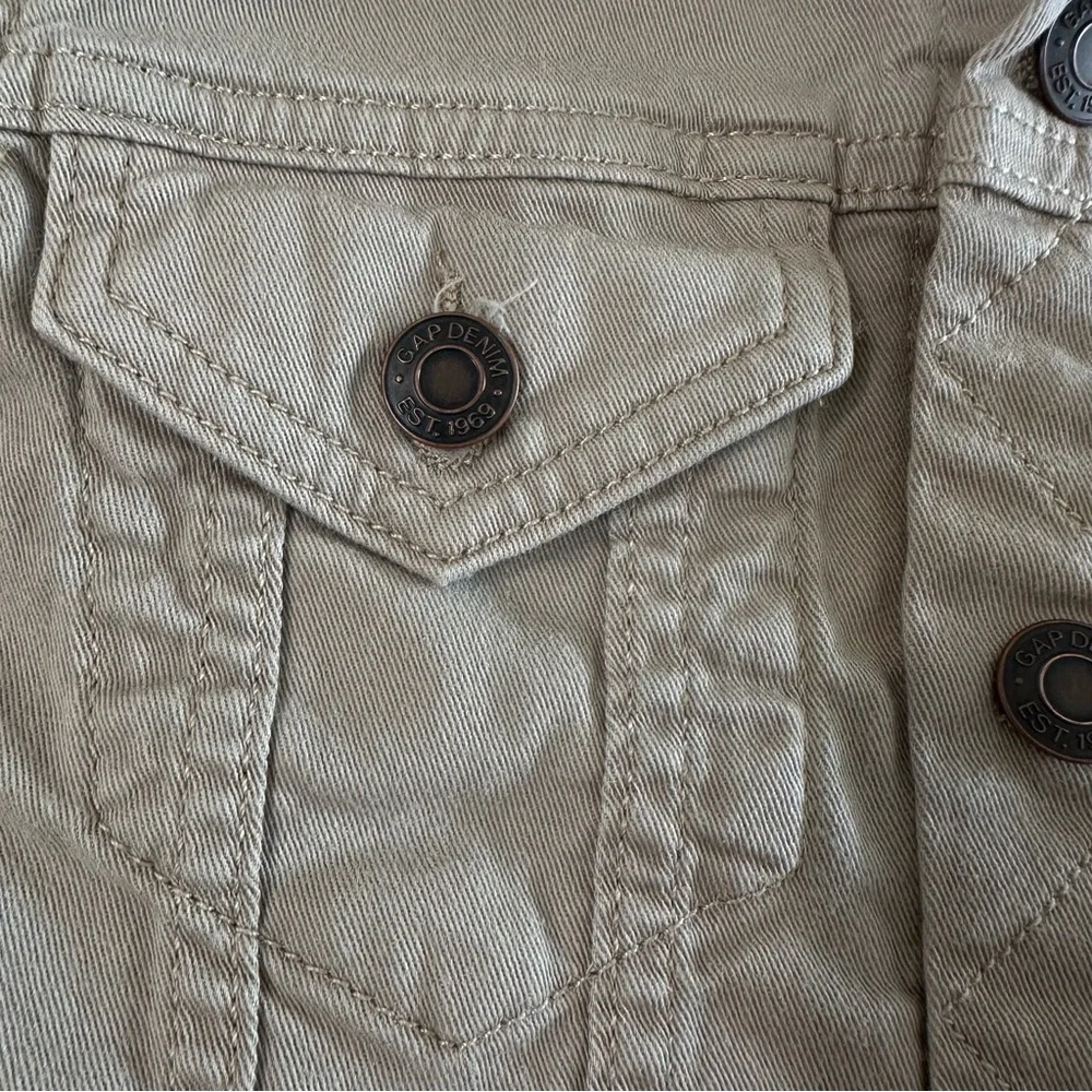 GAP Kids Girls Tan Denim Jacket. Size Small.